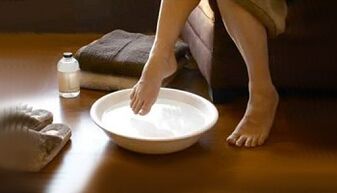 traditional methods of treating fungus on the toes